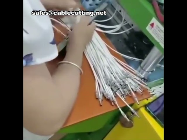 ماكينة حقن عمودية لتشكيل موصلات DC والكابلات بمواد PVC, TPE, PP, PE - دقة عالية