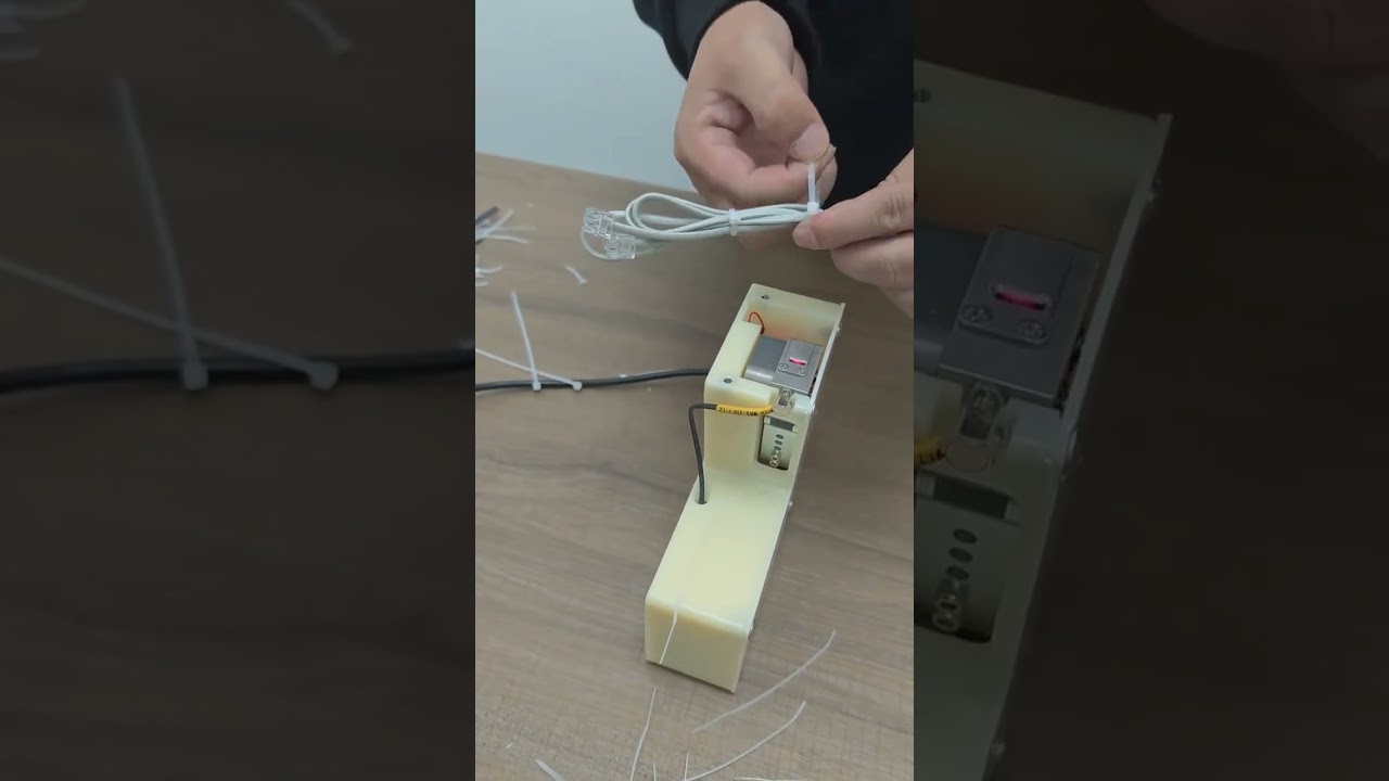 أخذ عينات مجاني لآلة ربط الكابلات الأوتوماتيكية التي تشد وتقطع حزمك المخصصة تلقائيًا